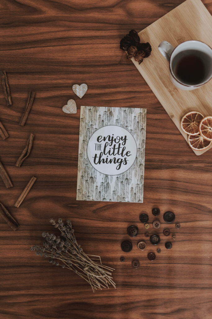 Rustic ‘Enjoy The Little Things’ Wallpaper with Cozy Textures