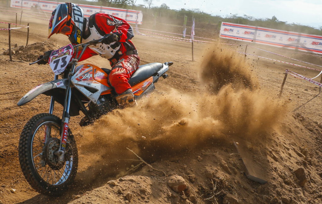Dirt Road Thrills: Captivating Motocross Race Action in QHD Wallpaper