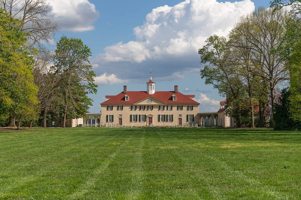 Mount Vernon estate wallpaper with George Washington mansion spring greenery bright sky background
