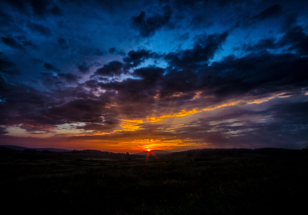 Majestic Serenade: A Breathtaking Mountain Sunrise graces your Desktop Wallpaper