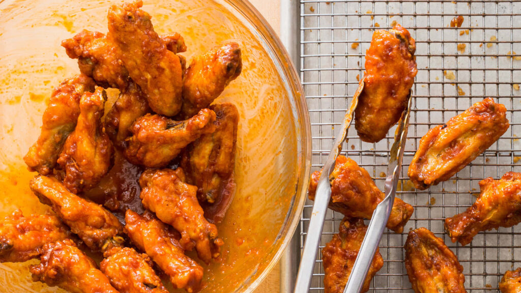 Mouthwatering Chicken Wings Wallpaper: Flavor & Texture Delight