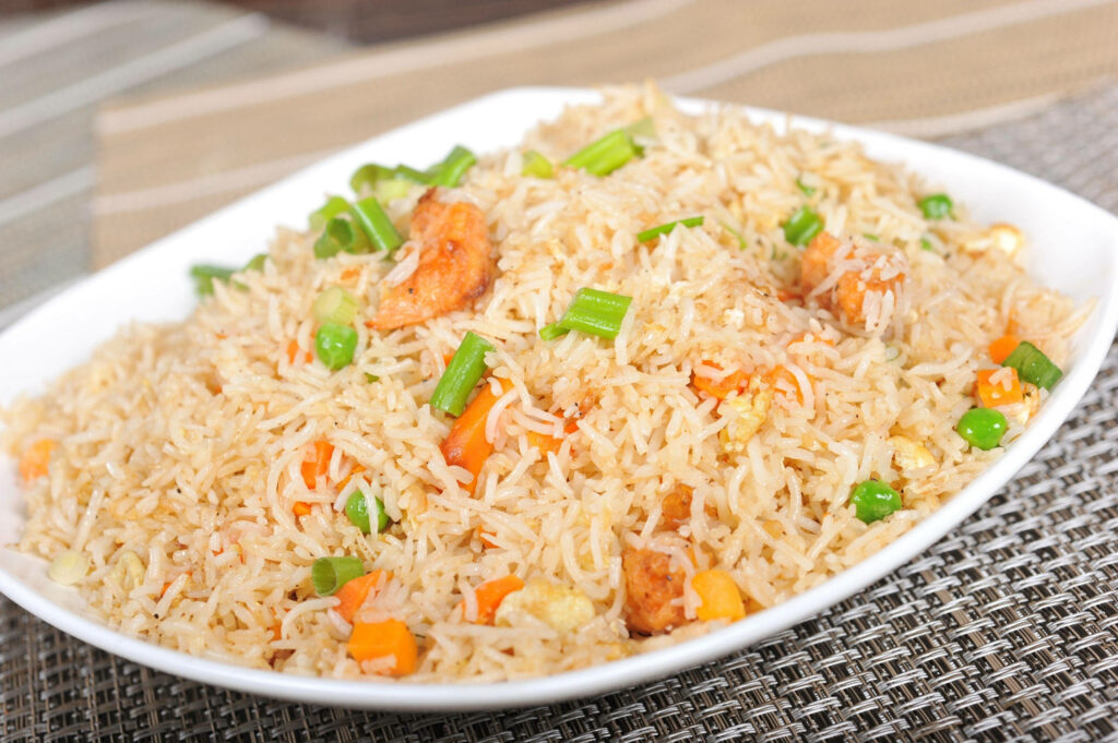 Vibrant Fried Rice Wallpaper: Delicious Restaurant-Style Dish
