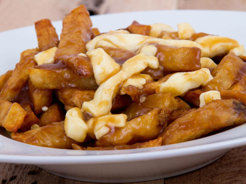 Mouthwatering Poutine Wallpaper: Crispy Fries & Cheese Curds Delight