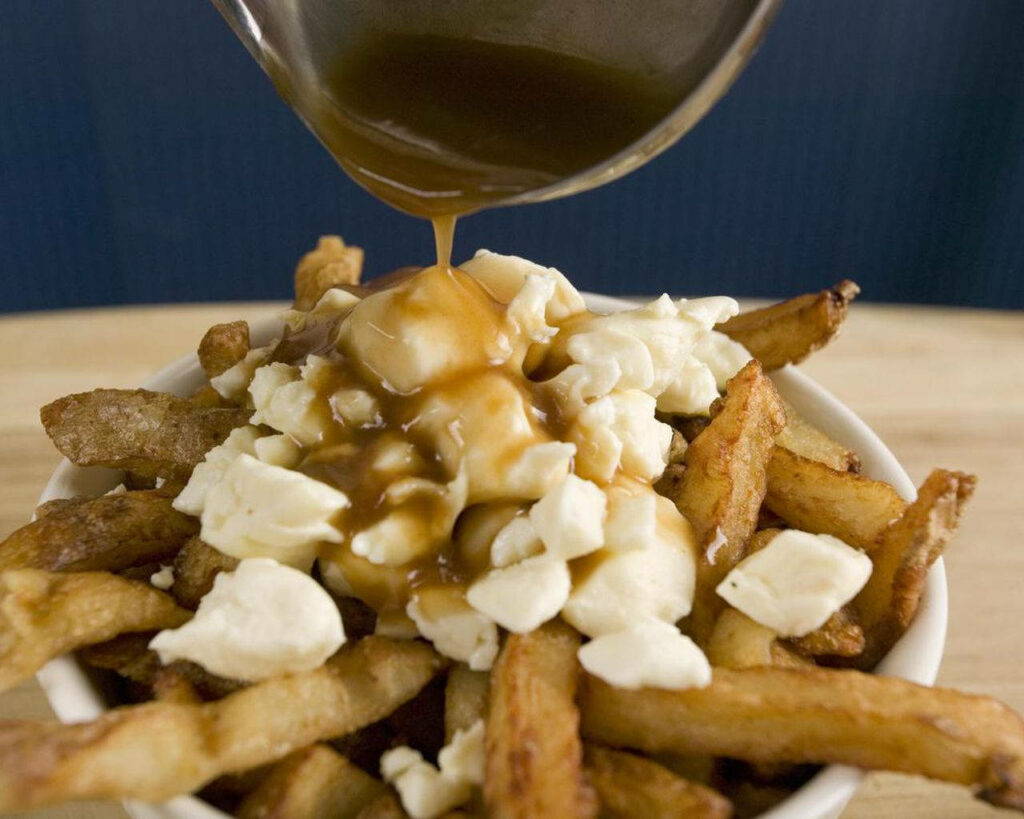 Delicious Poutine Wallpaper: Hot Gravy Over Crispy Fries & Cheese Curds