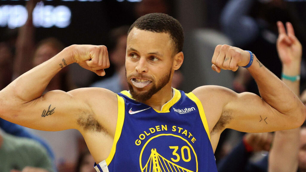 Golden Strike: Steph Curry Flexes His Muscles on the Court Wallpaper