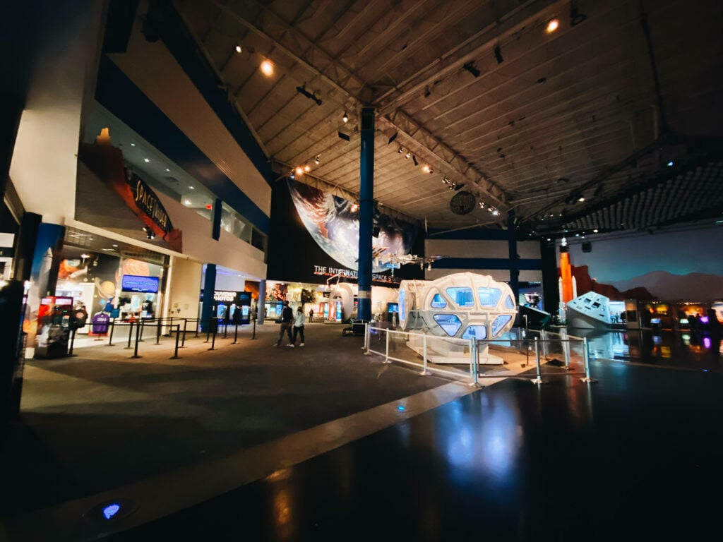 NASA Houston Exhibit Wallpaper: Space Exploration Displays & Artifacts