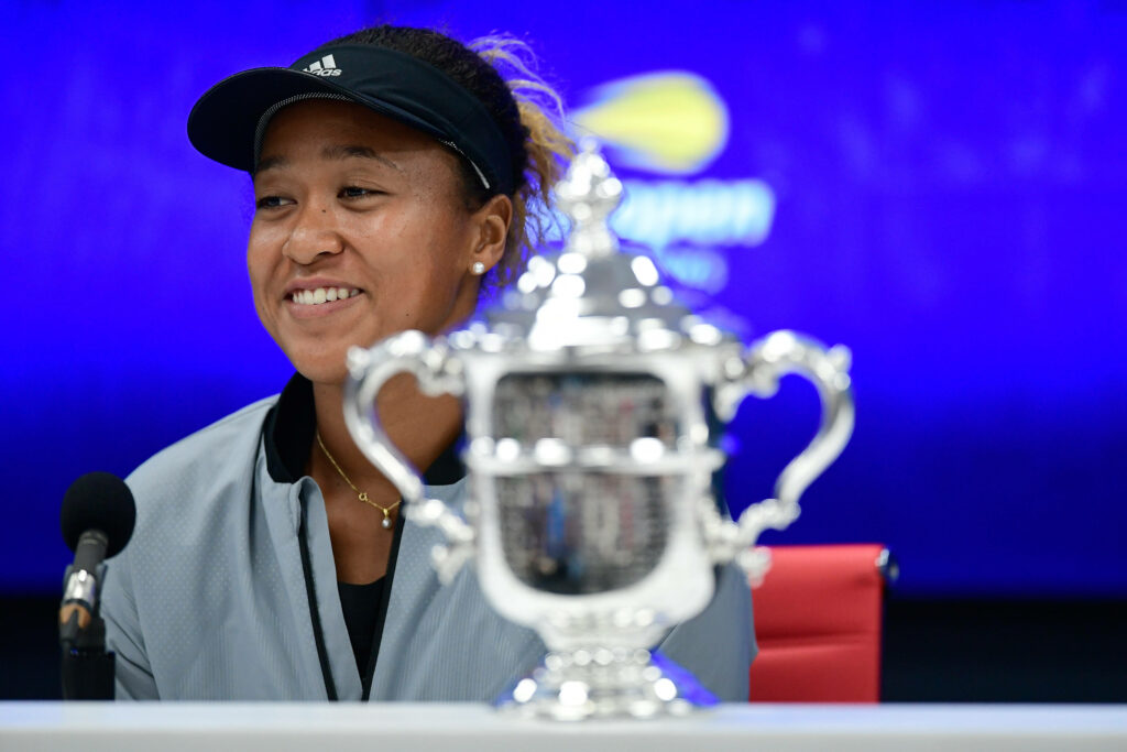 Naomi Osaka Smiling with 2018 US Open Trophy - Wallpaper Background