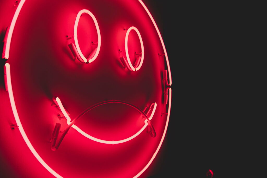 Glowing Neon Smiley: A Vibrant 5K Wallpaper with an Emoticon Twist