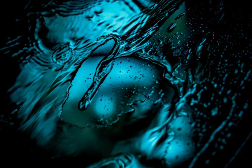 Neon Water Surface Wallpaper: Textured Reflection & Light Patterns