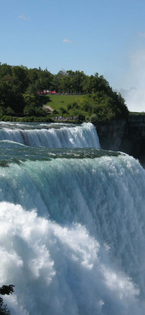 Breathtaking Niagara Falls Wallpaper: Cascading Waterfalls & Lush Greenery