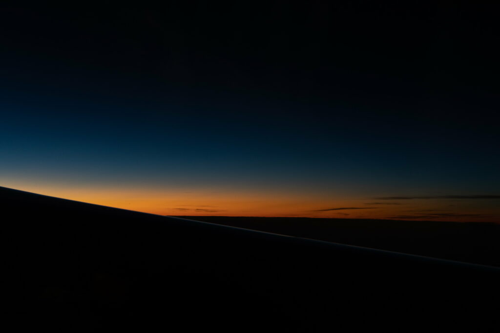 Dusk's Majestic Skyline: HD Wallpaper of the Enchanting Night Horizon