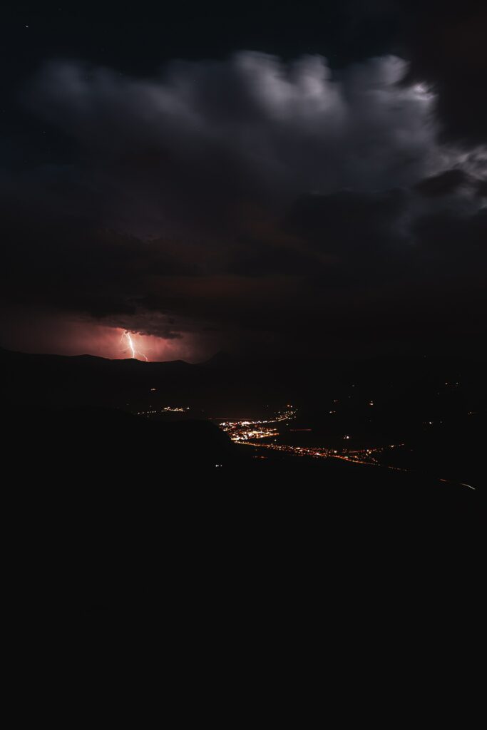 Stunning Nighttime Cityscape Wallpaper with Dramatic Lightning