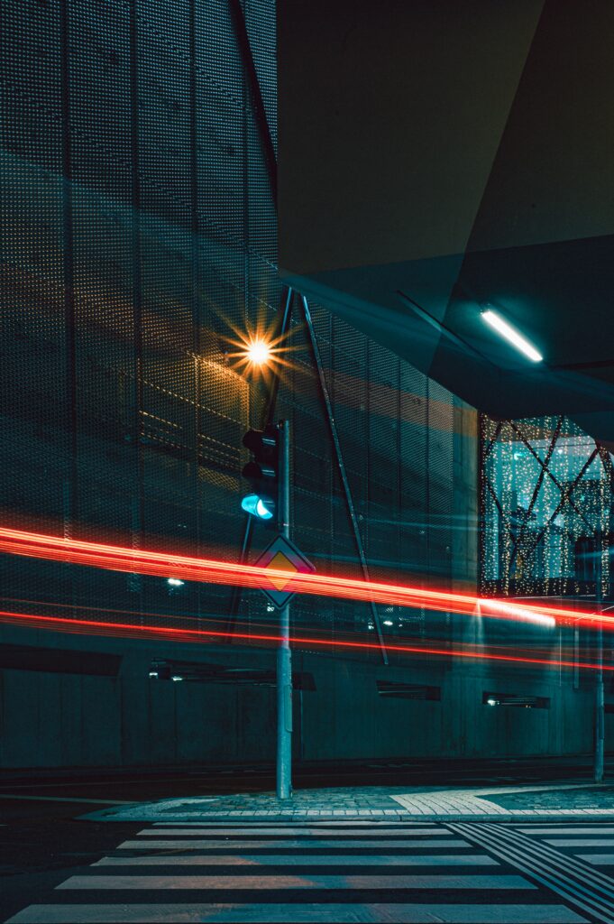 Nighttime Urban Scene Wallpaper: Traffic Light & Long Exposure Effects