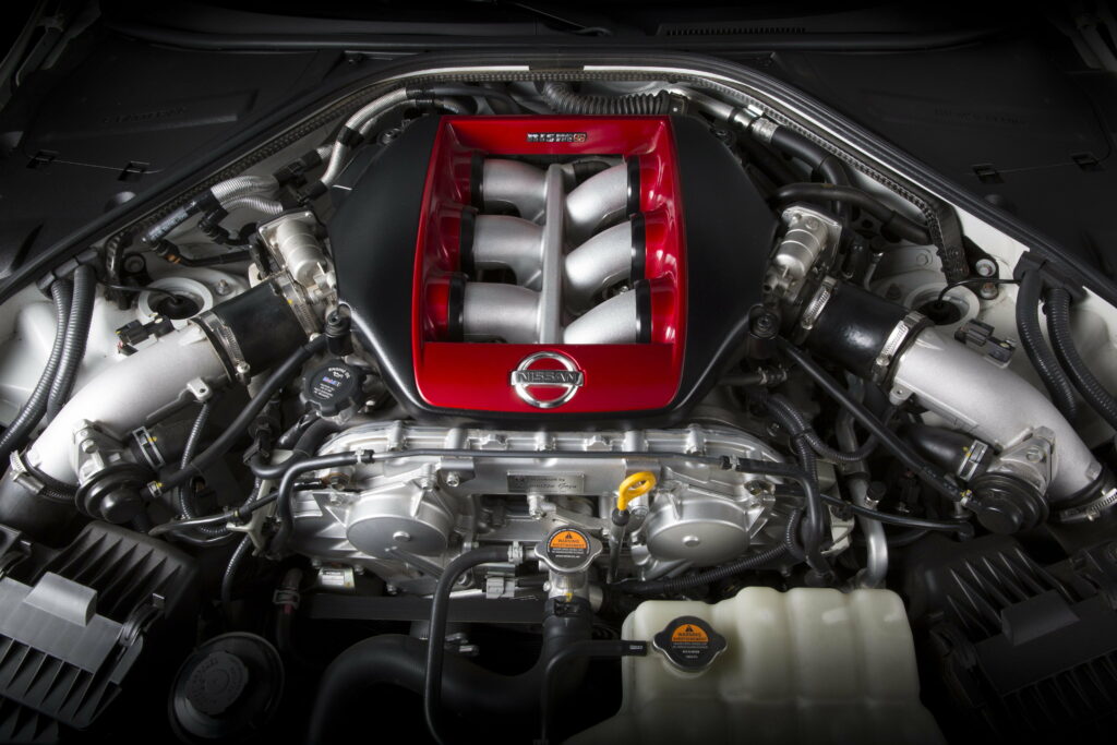 Breathtaking 4K Wallpaper Featuring the Powerful Nissan Engine