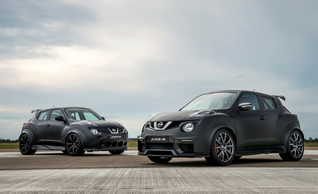 Stunning Nissan Juke-R: Sporty Design & Performance in Bold Background Wallpaper