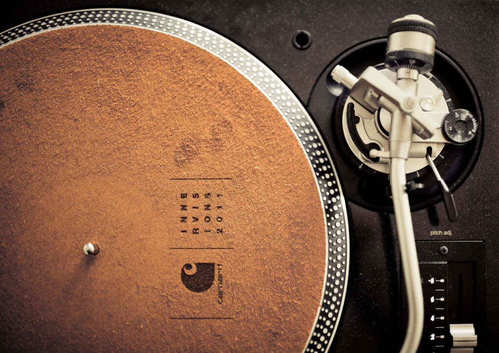 Nostalgic Vinyl Record Player Wallpaper: Close-Up Turntable Art