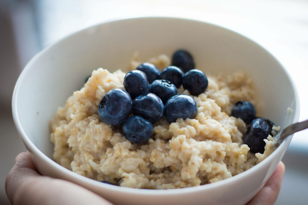 Nutritious Instant Oatmeal with Blueberries - Wholesome Wallpaper
