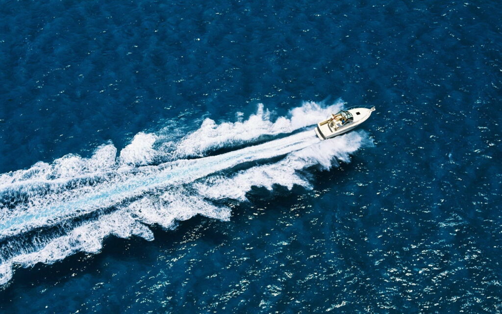 Powerful Ocean Wake as Seen from Ariel View: Captivating HD Wallpaper with Boat in Motion on Sea Background Photo