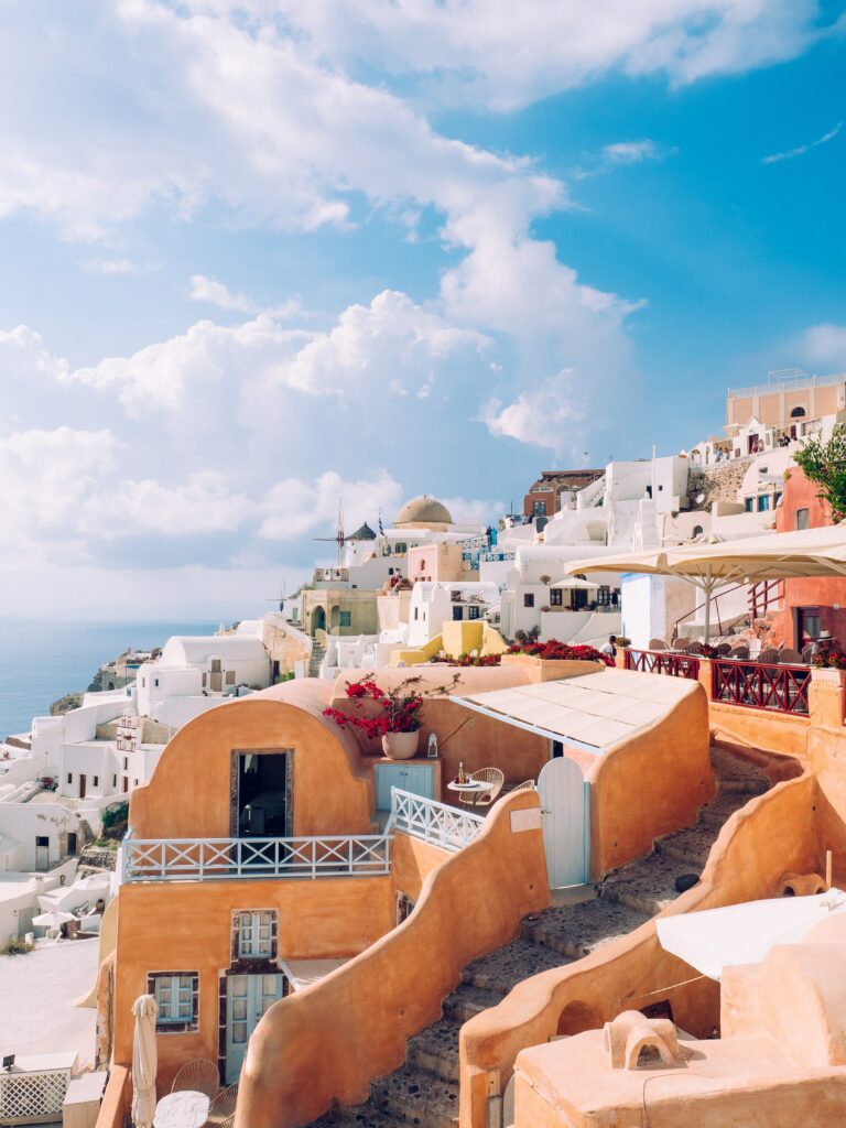 Stunning Oia Greece Wallpaper: Whitewashed Architecture & Vibrant Views