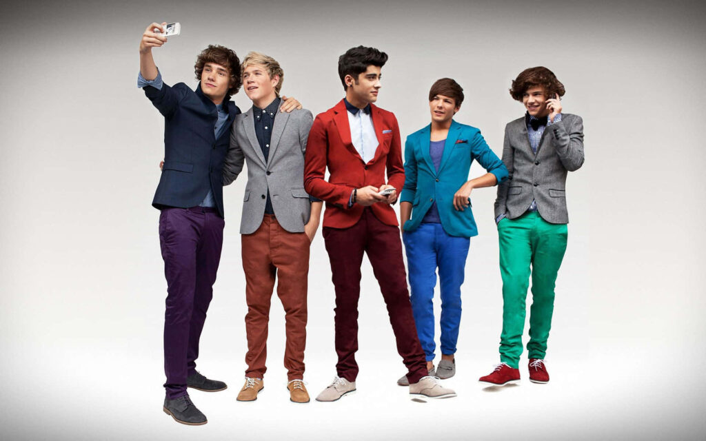 One Direction Strikes a Colorful Pose in Their Dapper Selfie! Wallpaper