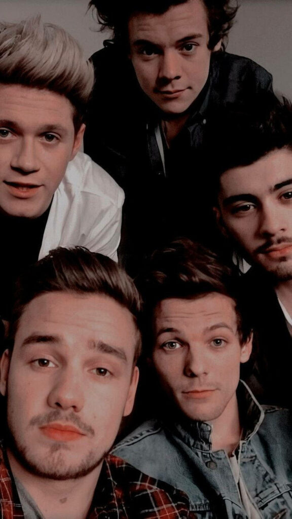 Harmonious Aesthetics: One Direction unite for the perfect phone wallpaper
