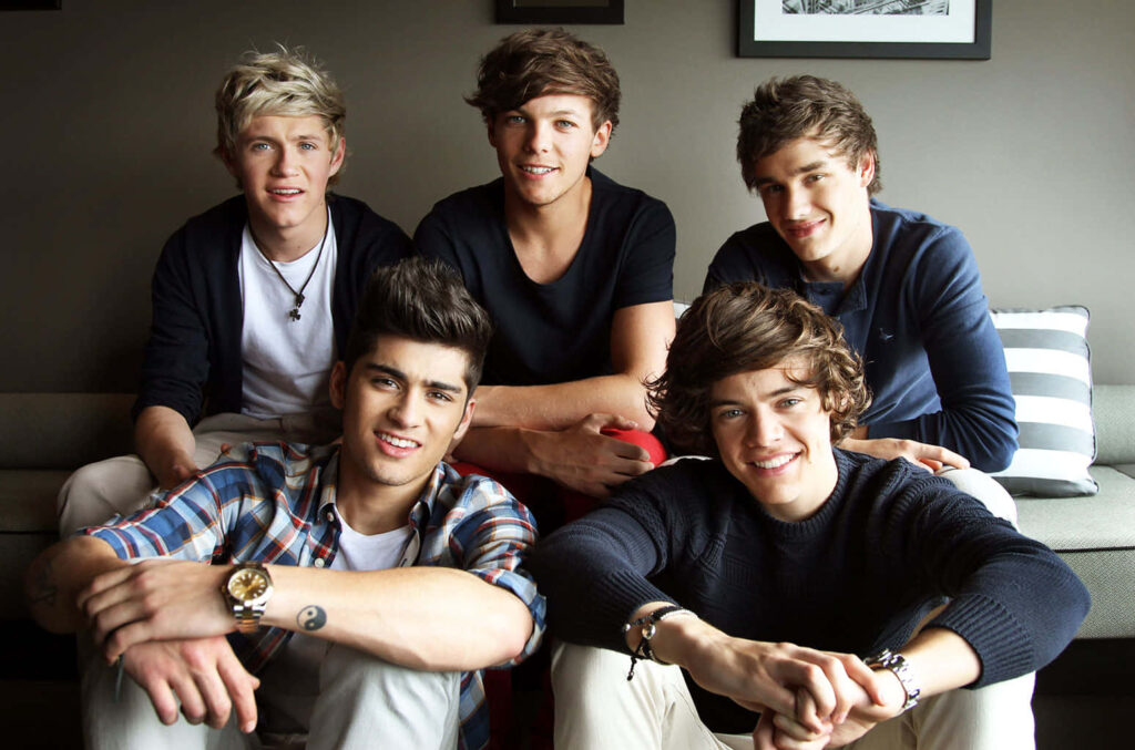 One Direction Members Embrace a Sunny Urban Adventure, Radiating Joy in Casual Attire Wallpaper
