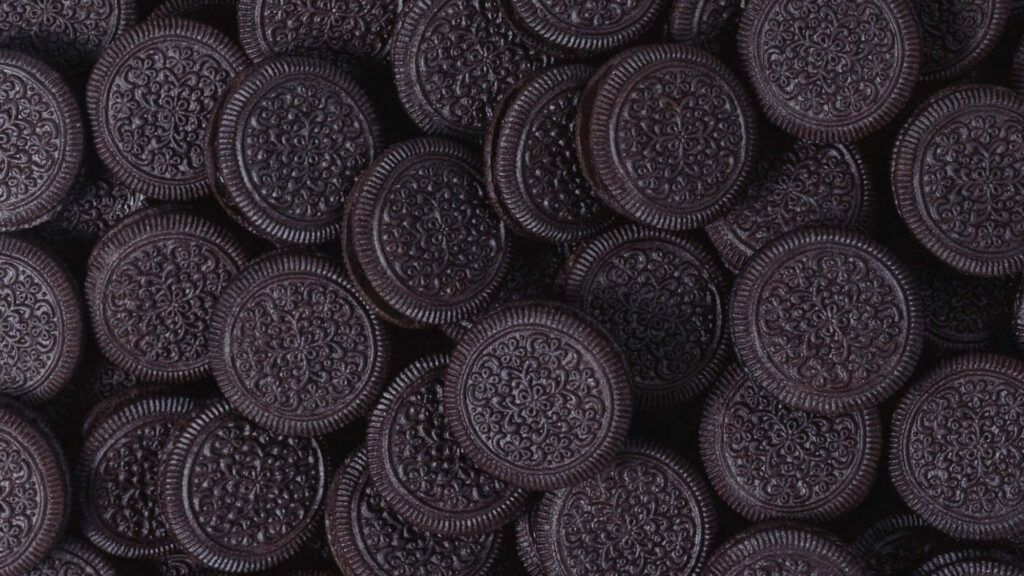 Delicious Oreo Indulgence: Yummy Cookies as a Visual Treat! Wallpaper