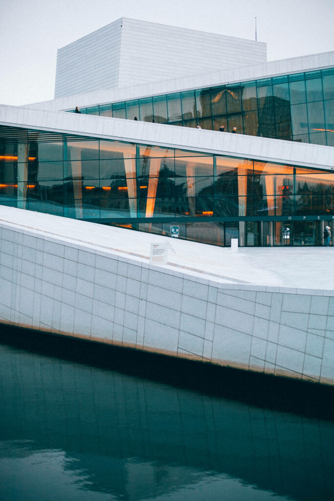 Modern Oslo Opera House Wallpaper: Urban Aesthetic Reflection