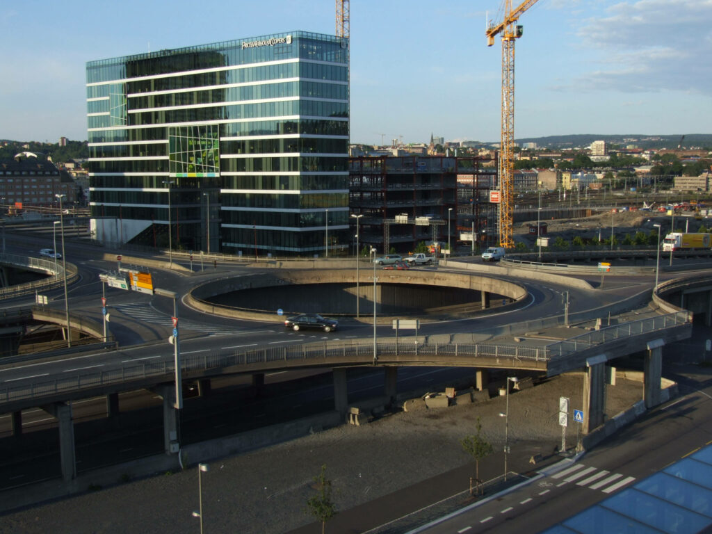 Oslo Urban Landscape Wallpaper: Circular Skyway & Modern Architecture