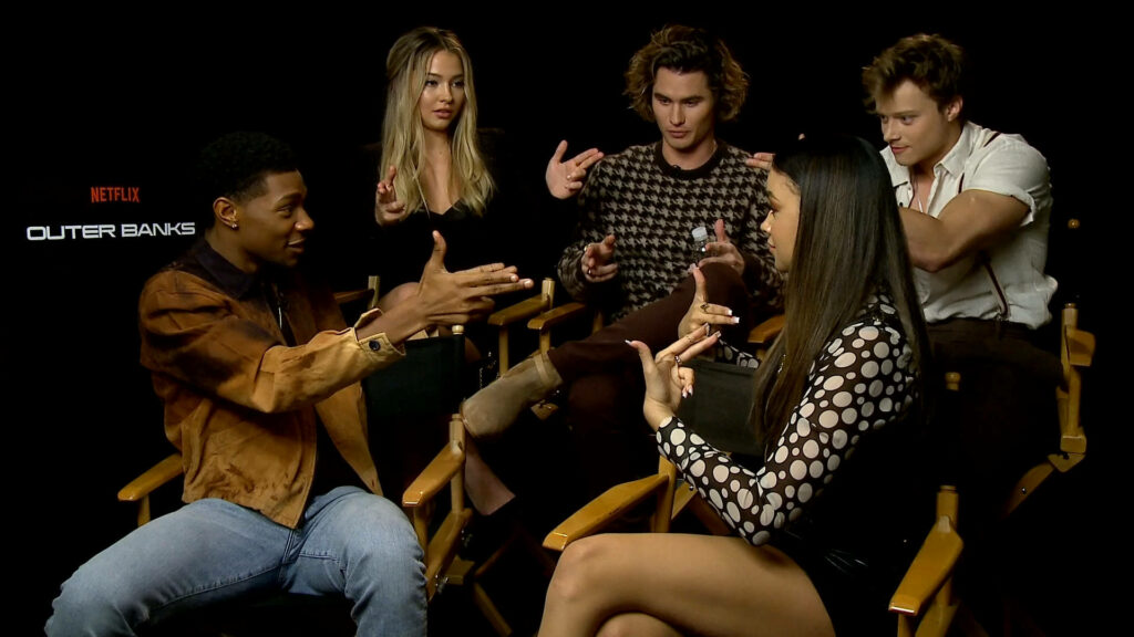 Catching the Outer Banks wave: A charming wallpaper showcasing the talented cast in a Netflix interview