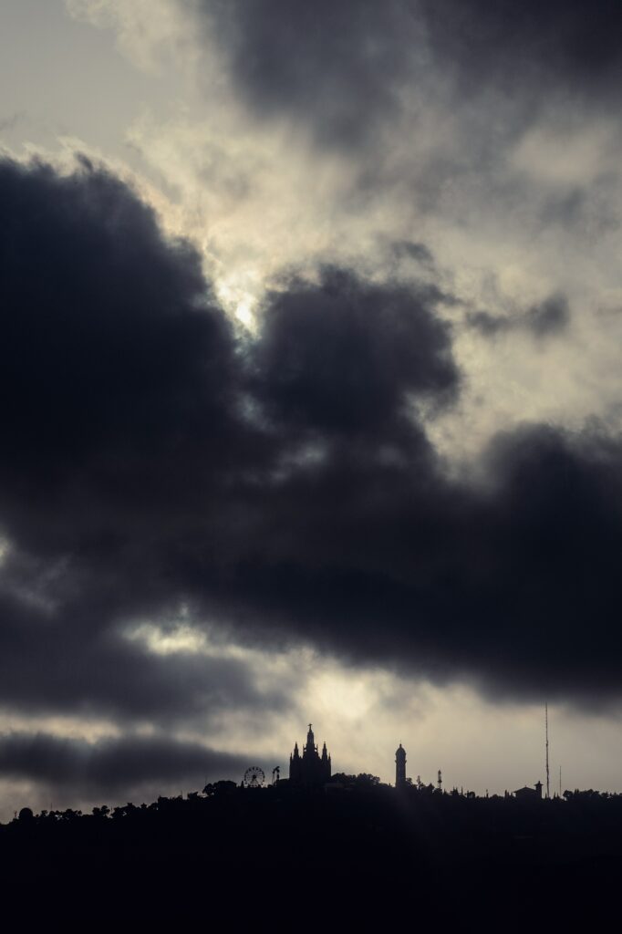 Overcast Night Sky Wallpaper: Dramatic Barcelona Skyline Silhouette