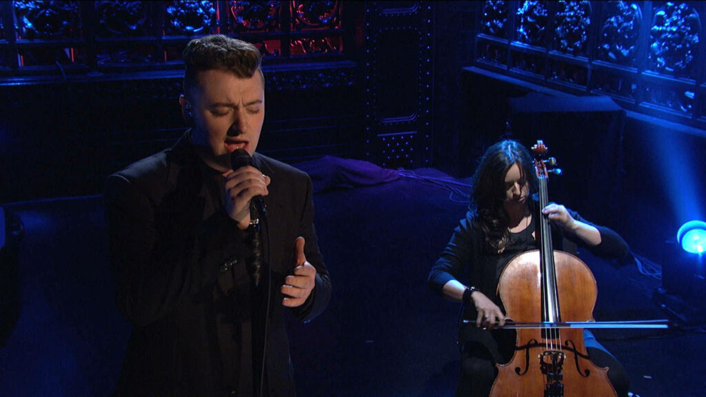 Sam Smith Live: Captivating Wallpaper of Passionate Performance