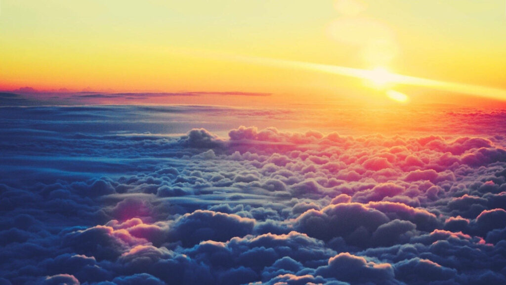 Dreamy Horizon: Captivating Cloudscape Painting the Sky in Mesmerizing Hues Wallpaper