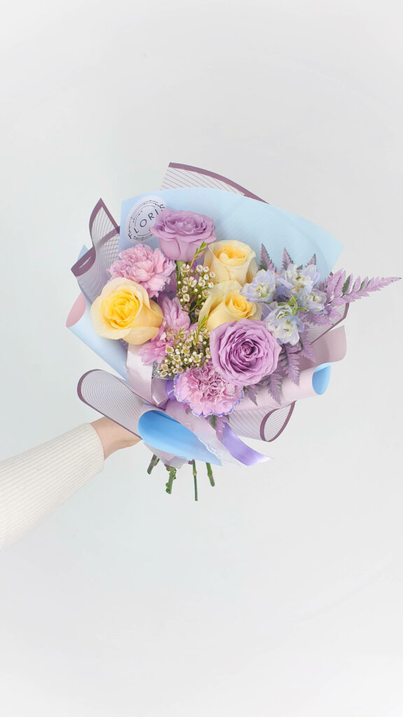 Pastel Rose Bouquet Wallpaper: Elegant Floral Design on Light Background