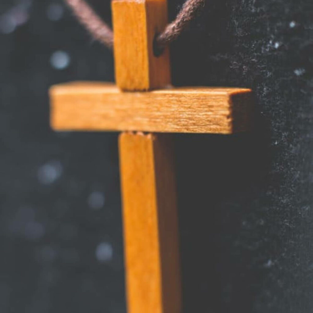 Peaceful Wooden Cross Wallpaper on Dark Background - Spiritual Design