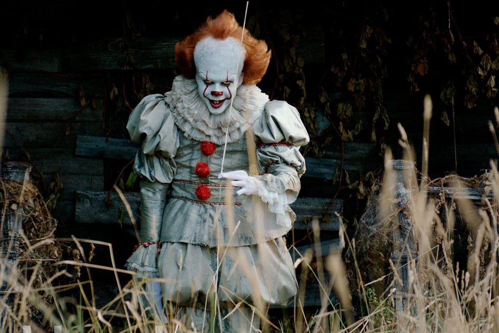 Pennywise Dancing Clown horror wallpaper 2017 film It Victorian costume dark creepy grass