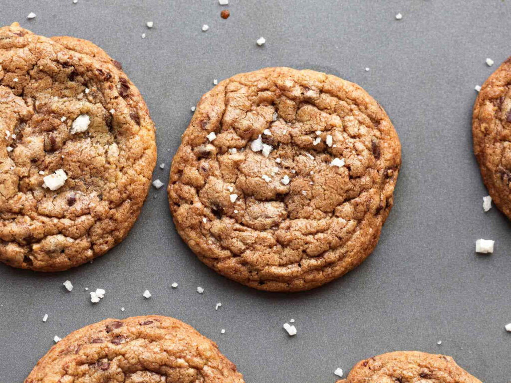 Oven-fresh Temptations: Irresistible Cookies Ready for Indulgence Wallpaper