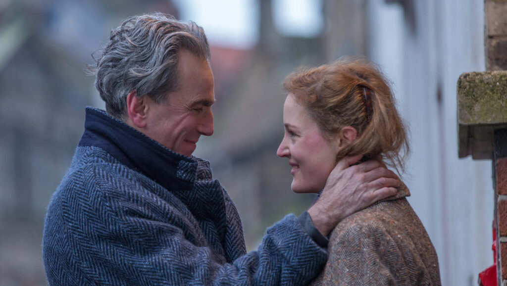 Phantom Thread wallpaper Daniel Day Lewis Vicky Krieps intimate moment vintage film aesthetic