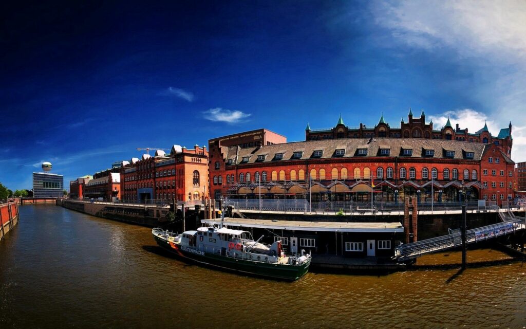 Charming Hamburg Wallpaper: Riverside Promenade & Vibrant Architecture