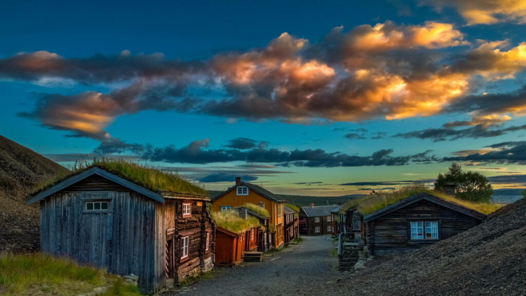 Stunning Røros Mining Town at Sunset: Charming Wooden Houses Wallpaper