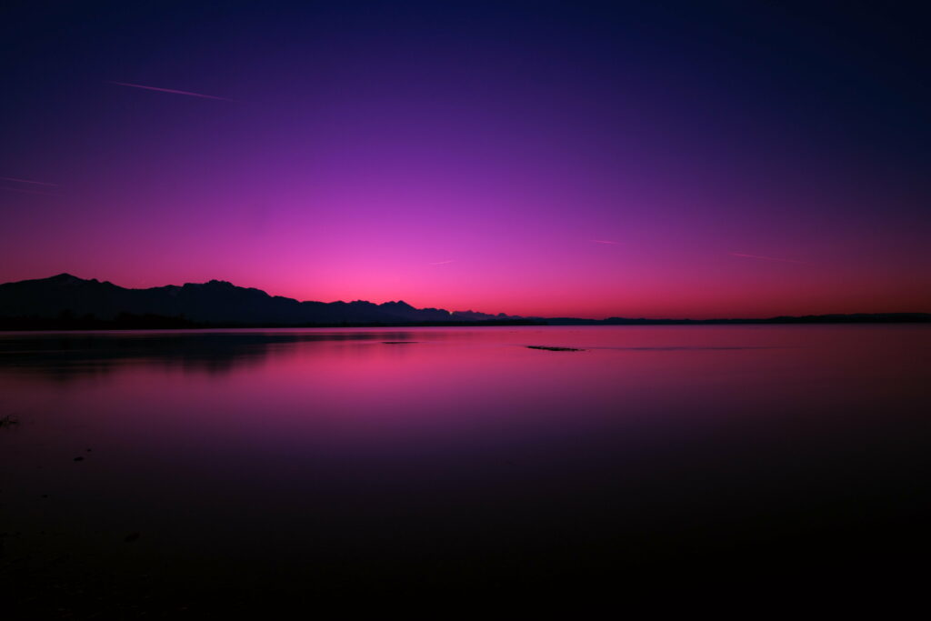 Serene Twilight: Captivating Oceanic Beauty in High-Definition Wallpaper