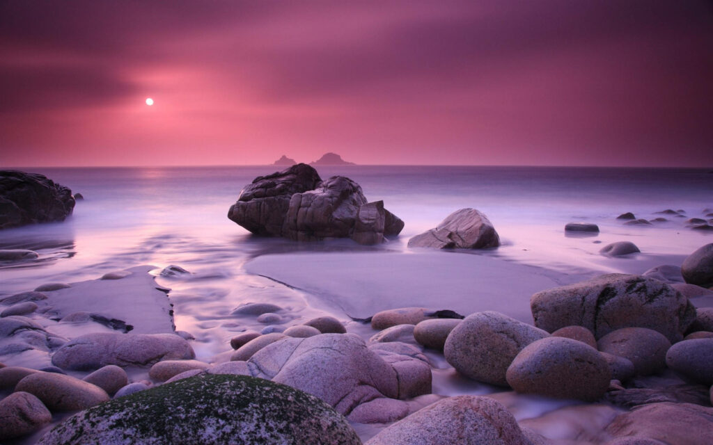 Serene Pink Shore: A MacBook Pro Wallpaper to Transport You to Paradise