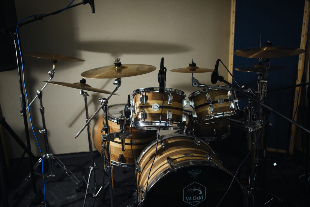Polished Drum Kit Wallpaper: Capture Rhythm & Creativity in Music