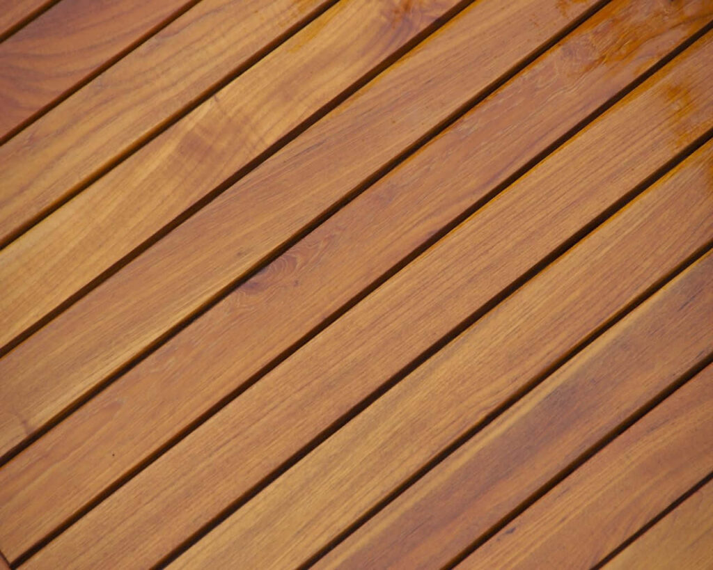 Diagonal Polished Wooden Planks Wallpaper: Sleek Natural Grain Design