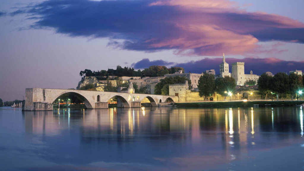 Serene Pont d'Avignon Wallpaper: Historic Bridge at Sunset