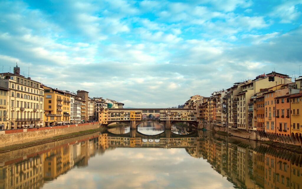 Stunning Ponte Vecchio Wallpaper: Florence's Iconic Bridge at Dusk