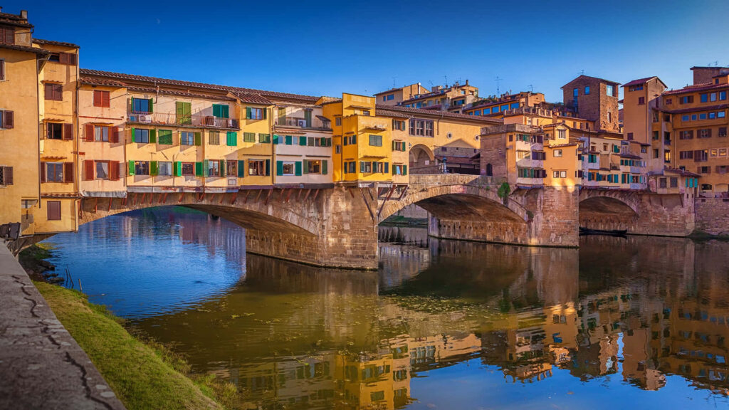 Stunning Ponte Vecchio Wallpaper: Iconic Florence Bridge Background