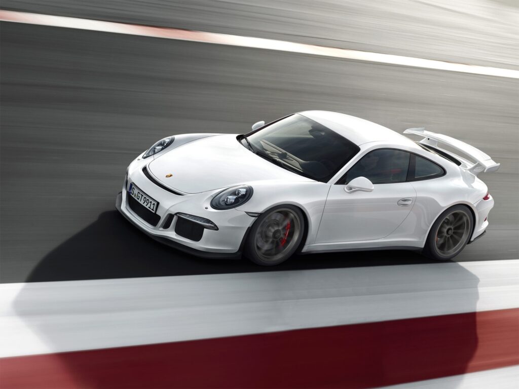 Sleek Porsche 911 GT3 Wallpaper: Speed & Precision on Track