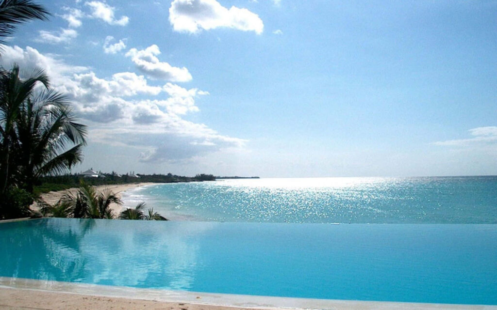 Stunning Bahamas Beach Wallpaper: Crystal Waters & Lush Palm Trees