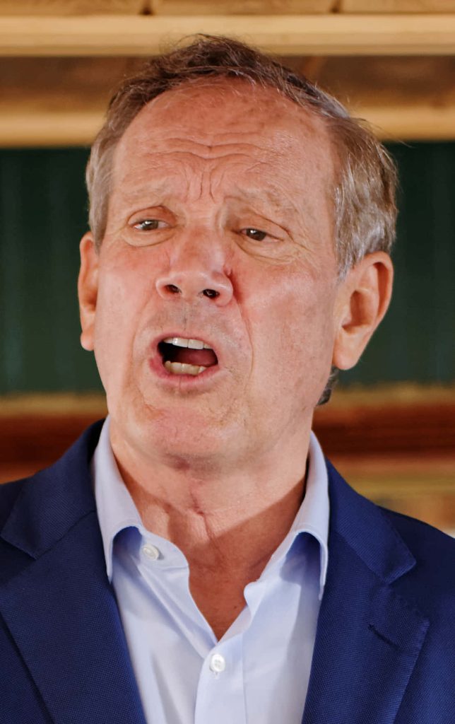 Close-up of former NY Governor George Pataki in navy blazer blue shirt leadership portrait wallpaper